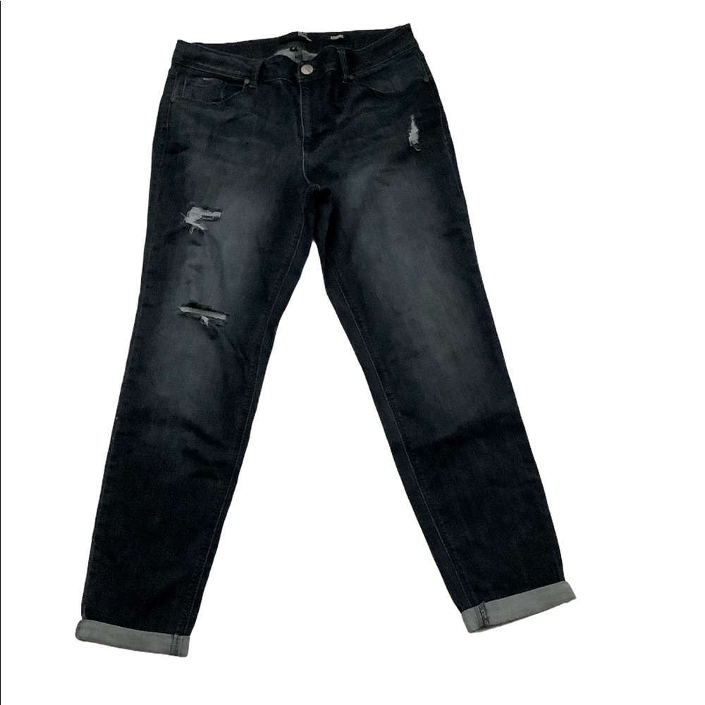 Adrianna Distressed jeans nwot